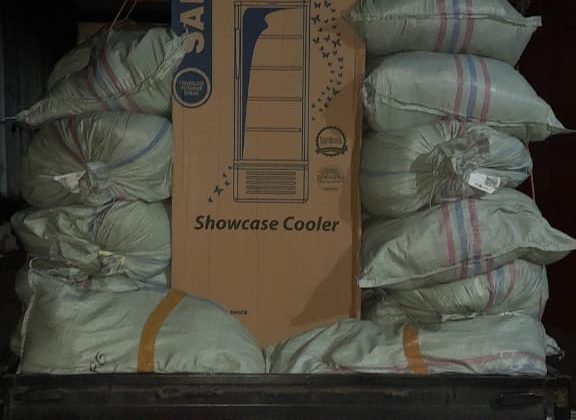 Pengiriman Lemari Showcase Makassar Pasangkayu 12 Oktober 2022