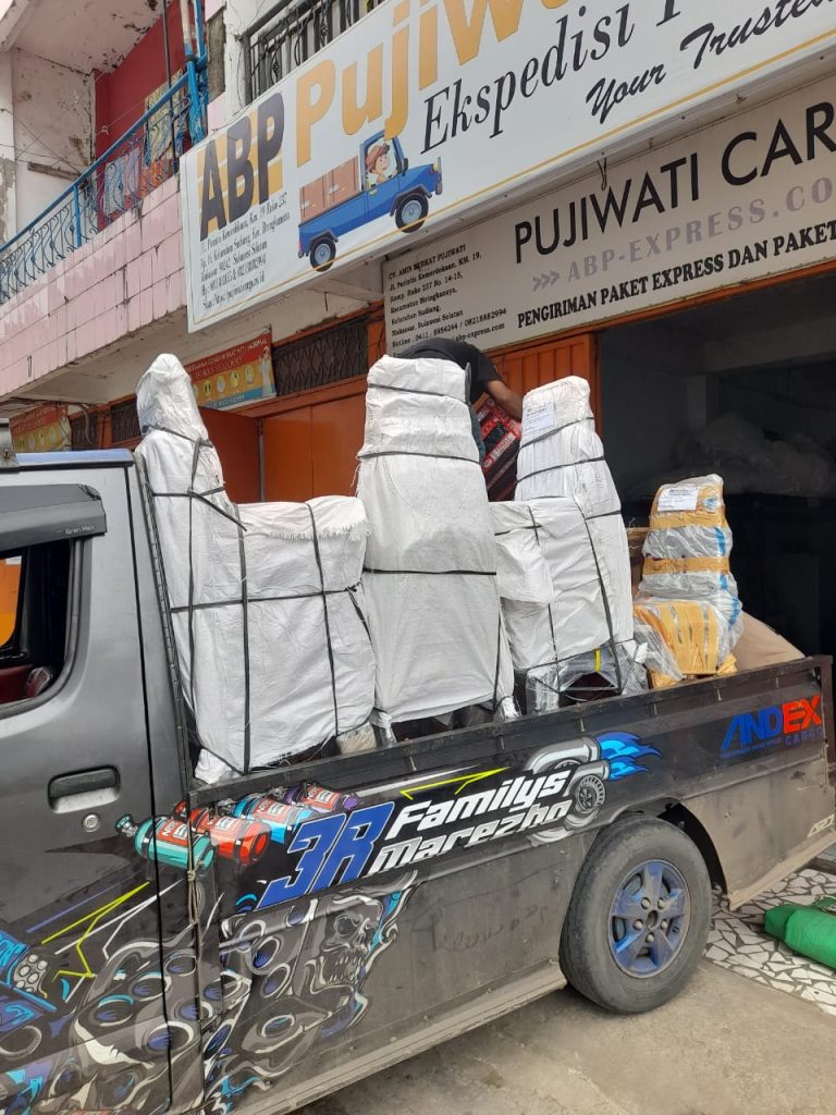 Pengiriman dari makassar ke pomalaa berangkat 4 juli 2025