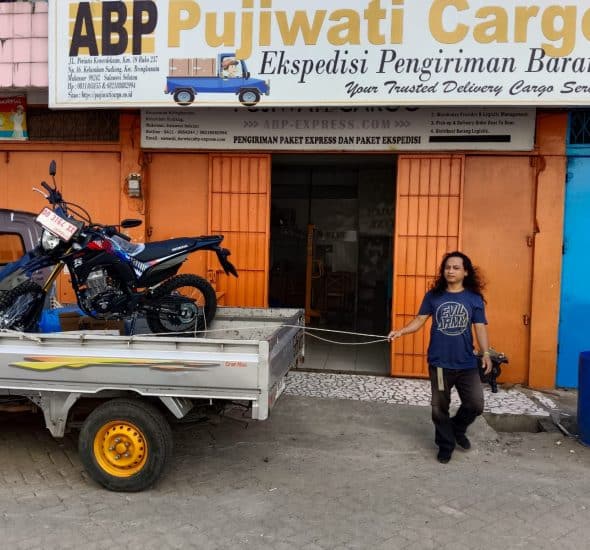 Pengiriman motor makassar ambon 31 Agustus 2025